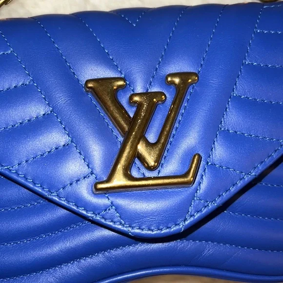 Louis Vuitton Wave Purse💙 - Picture 6 of 12